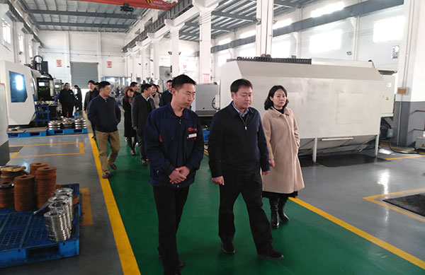 客戶單位領(lǐng)導蒞臨我公司車間參觀指導
